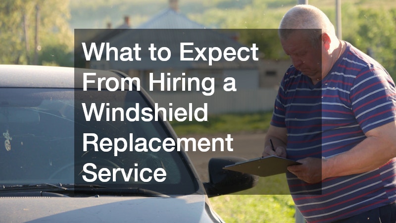 What to Expect From Hiring a Windshield Replacement Service